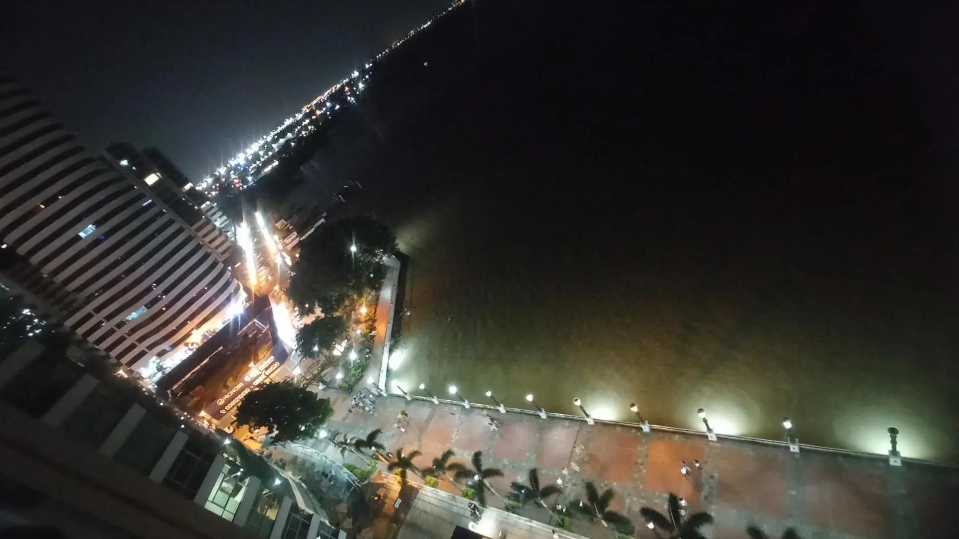 Apartamento Departamento Vista Al Rio. Guayaquil Ecuador